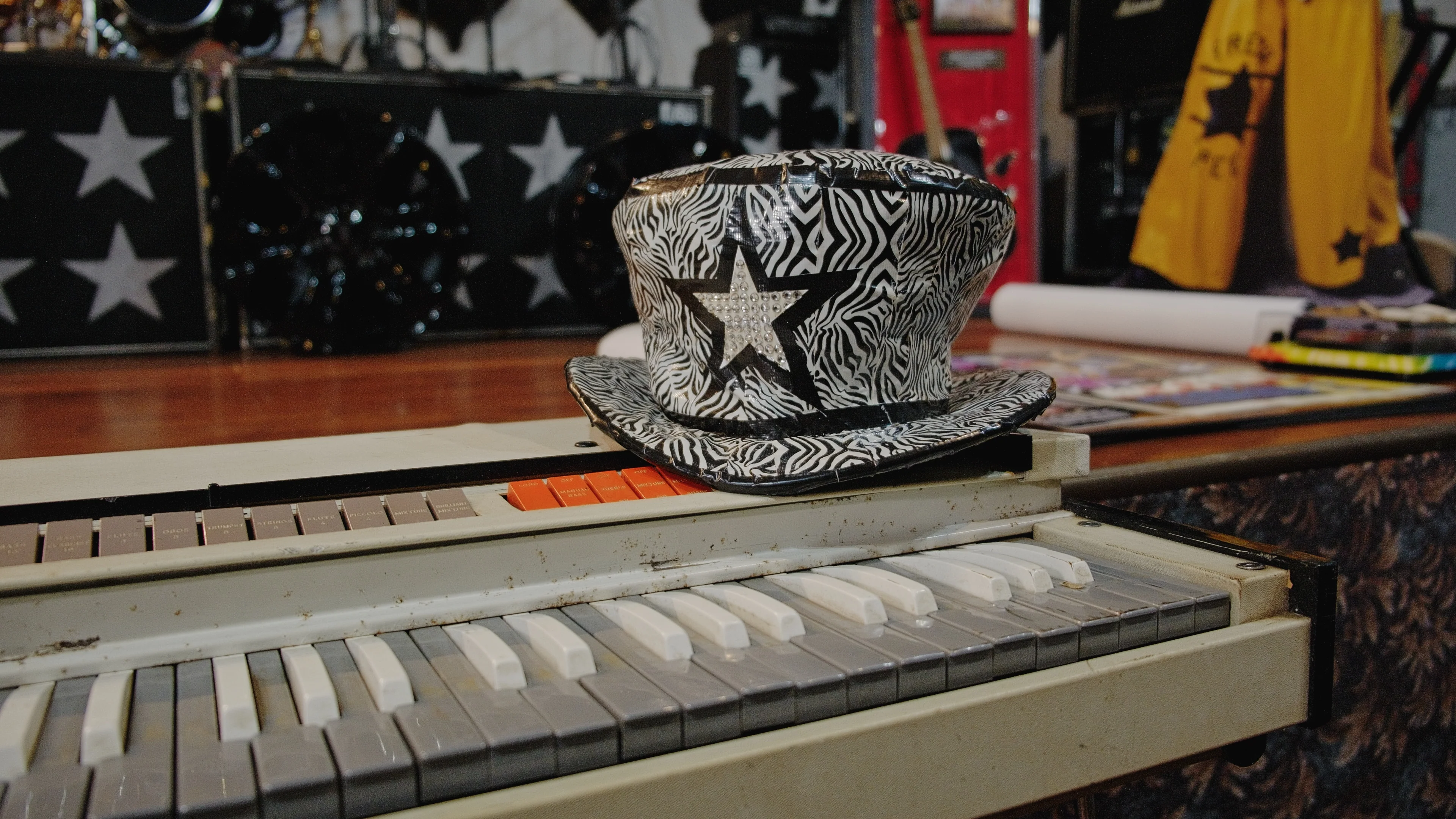 Tophat by Elope, circa 2000s - Image 5
