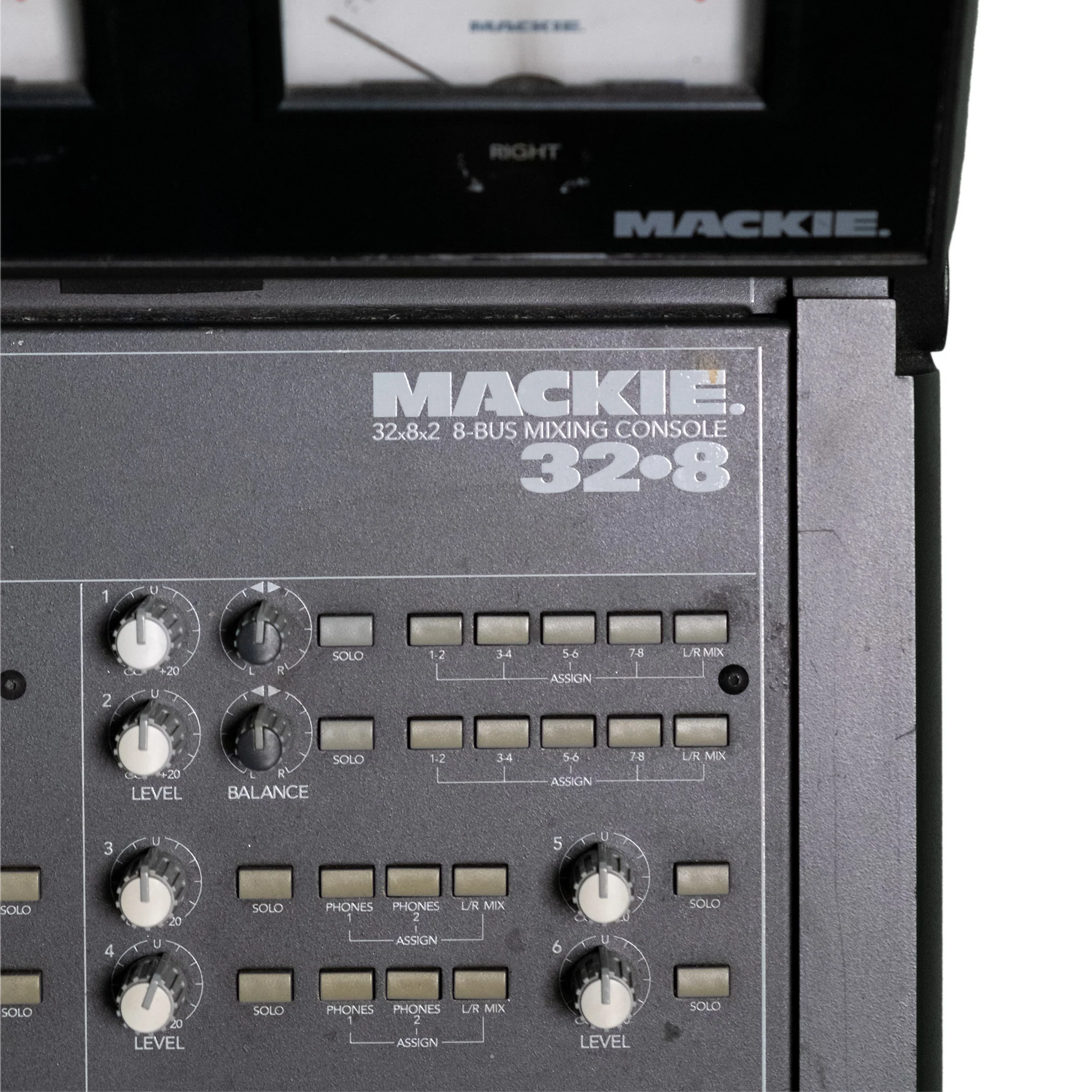 Mackie 32.8.2 8-Bus Mixing Console - Image 4
