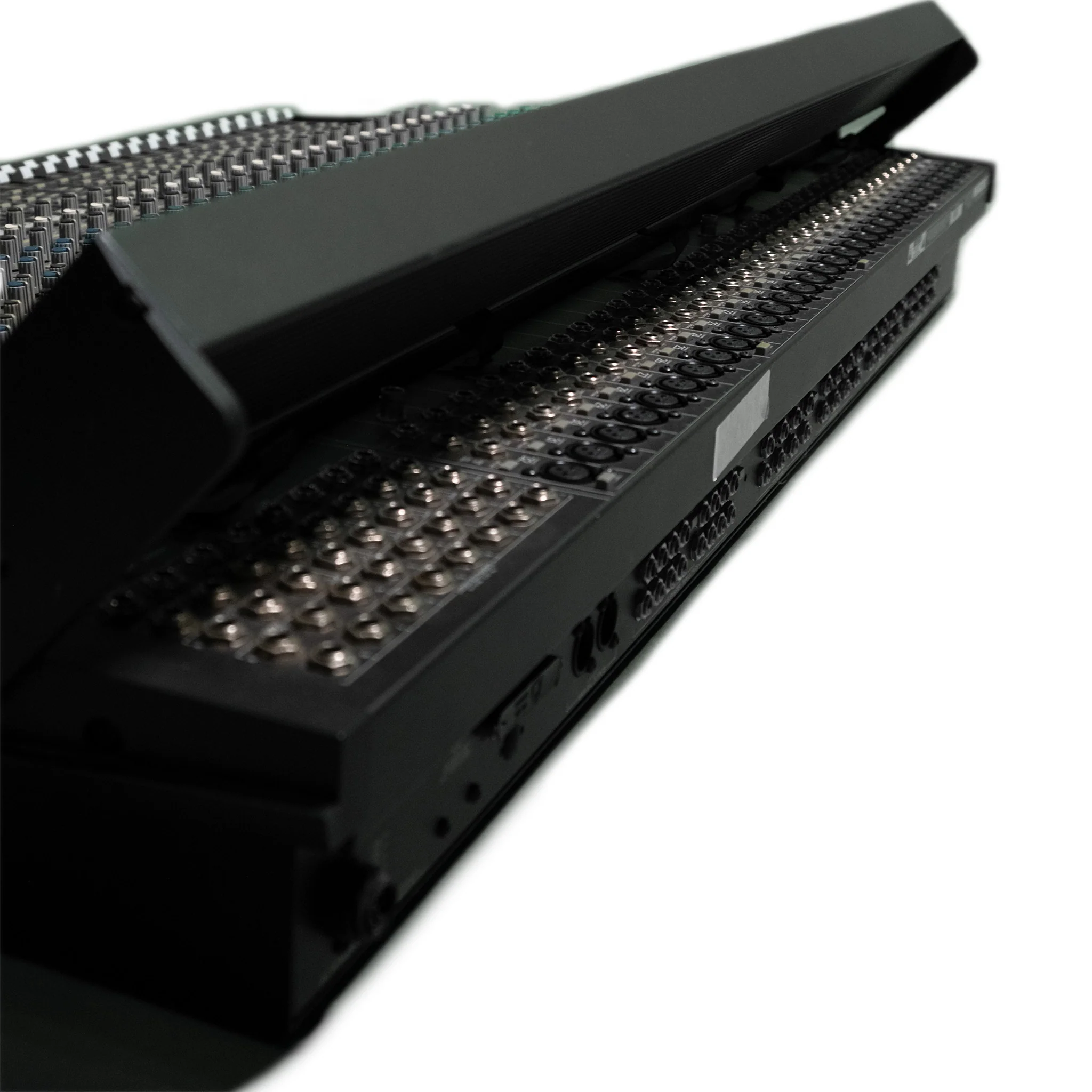 Mackie 32.8.2 8-Bus Mixing Console - Image 5
